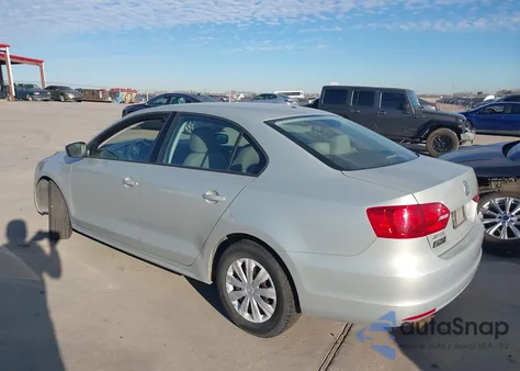 2011 Volkswagen Jetta 2.0L S z USA, uszkodzony, nr VIN 3VW2K7AJXBM330079